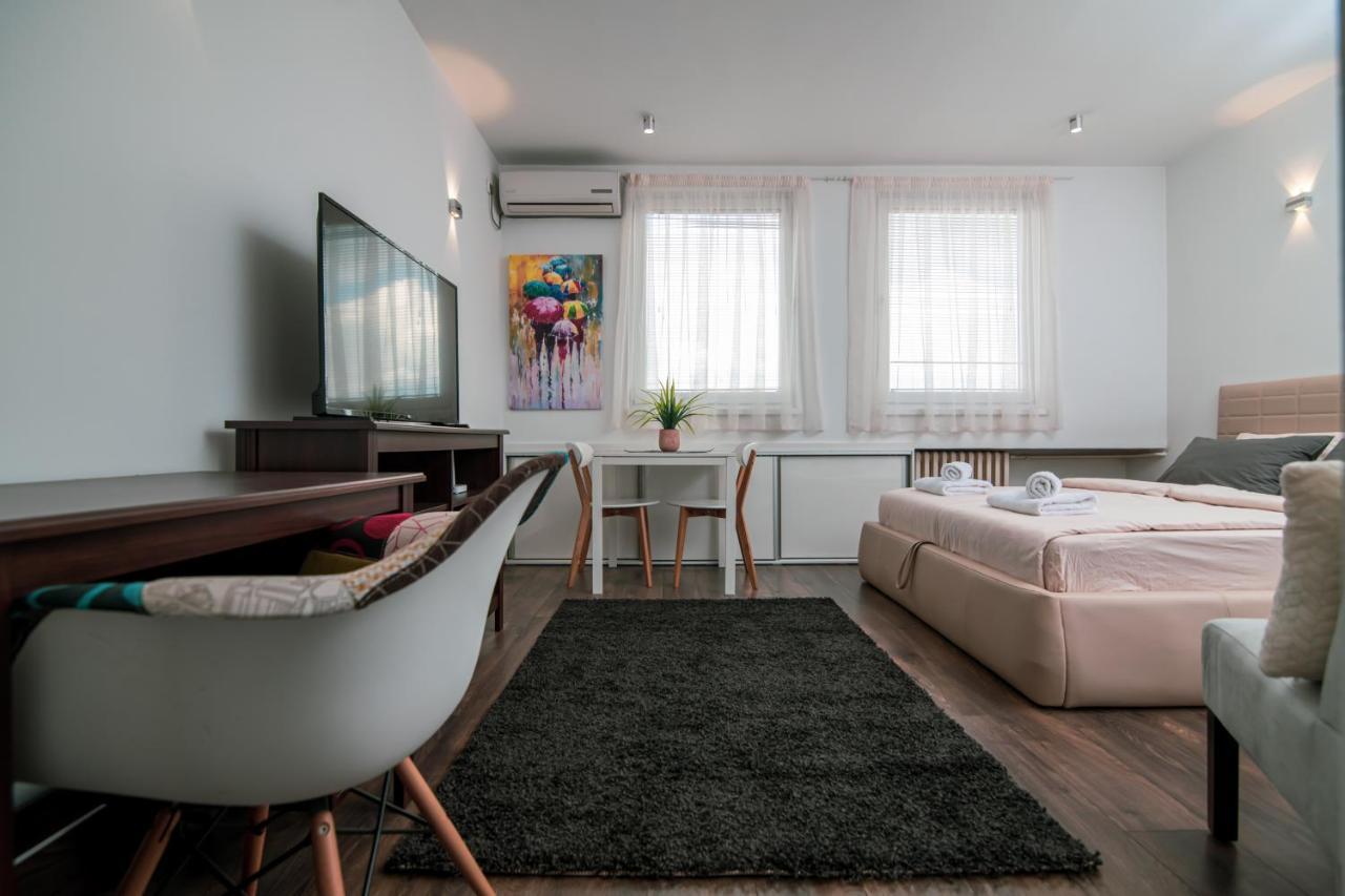 5 Star Central Studio Skopje Esterno foto
